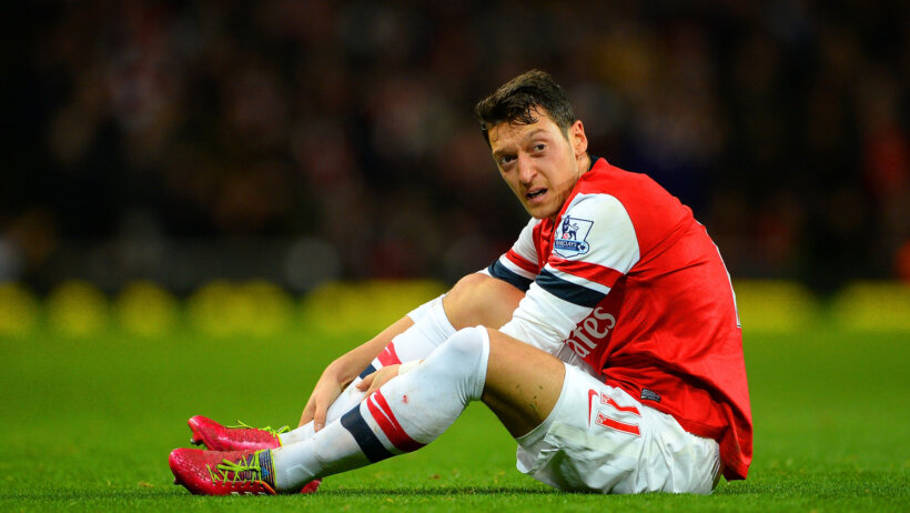 Mesut Ozil ties his boots.