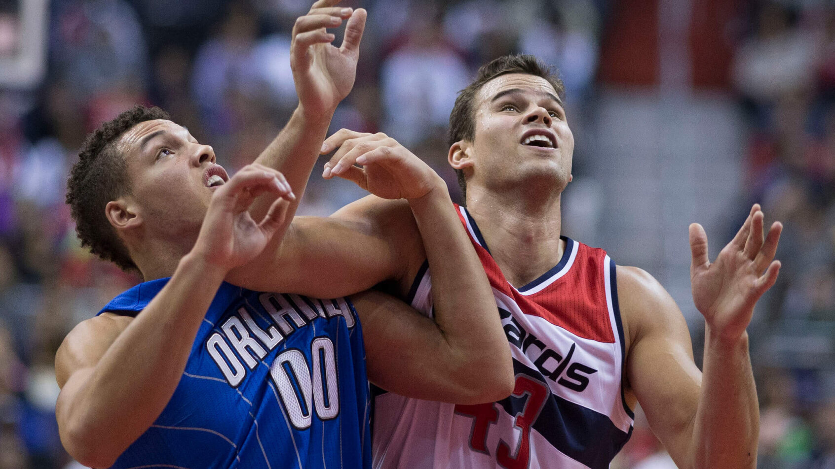 Aaron Gordon battles for a rebound