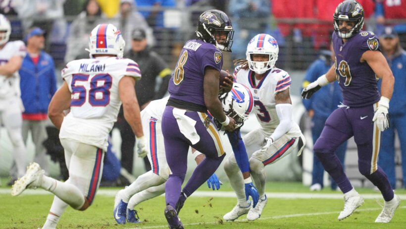 Baltimore Ravens quarterback Lamar Jackson runs the ball against the Buffalo Bills