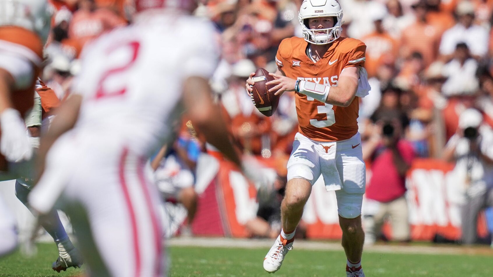 Texas Longhorns quarterback Quinn Ewers scrambling
