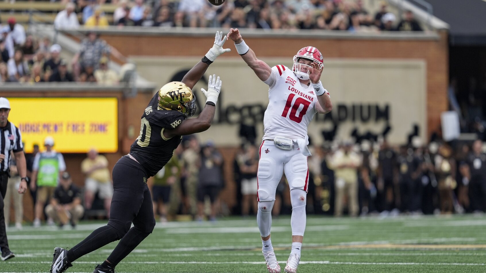 Ben Wooldridge throwing pass