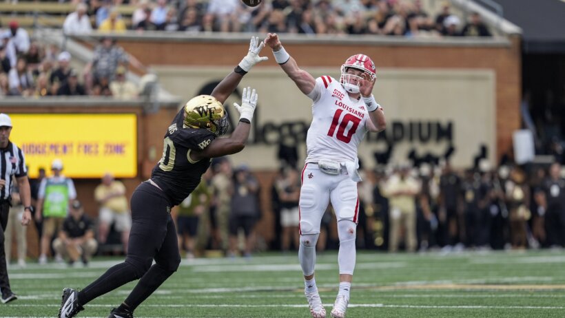 Ben Wooldridge throwing pass