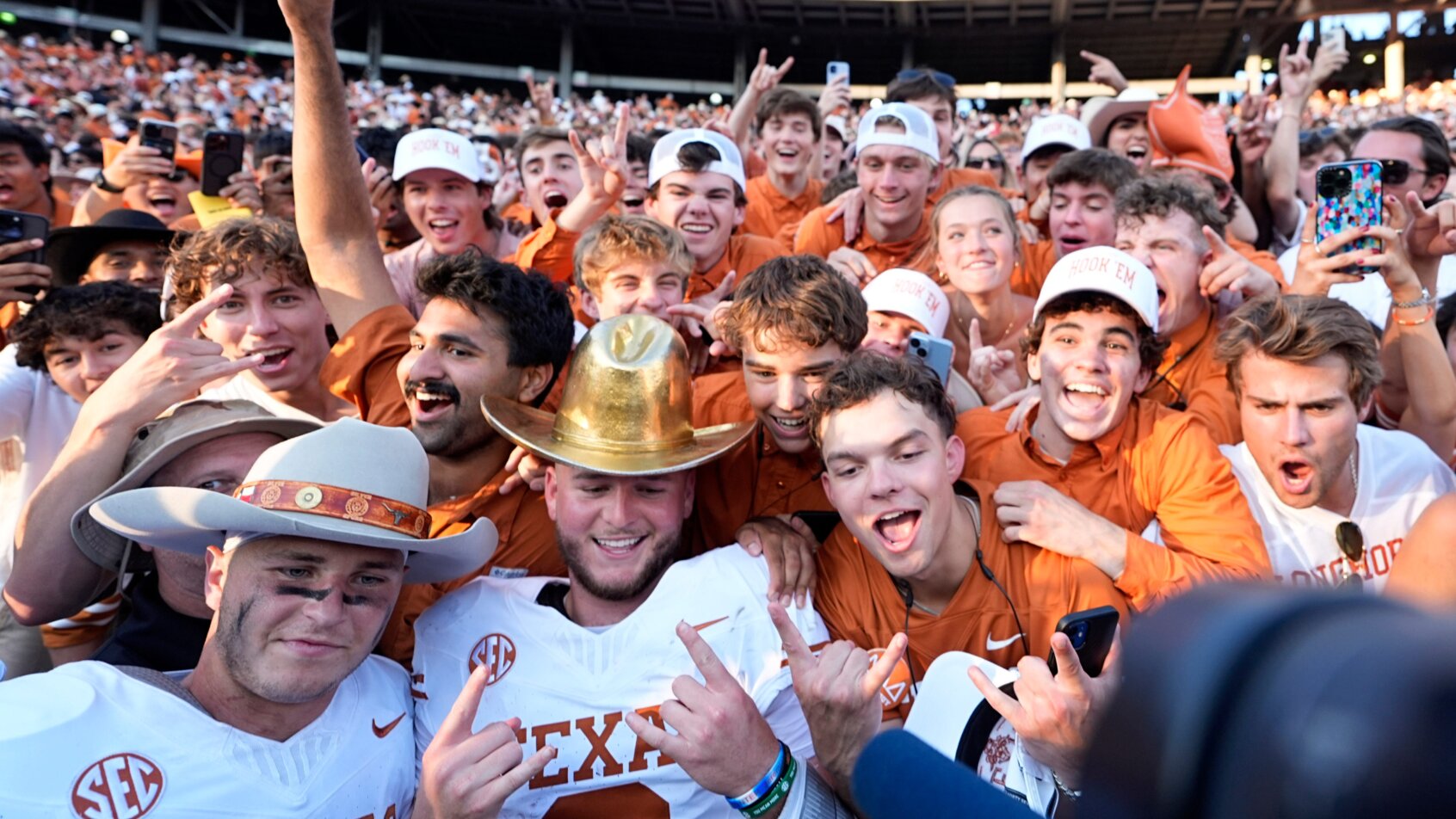 Quinn Ewers and his teammates celebrate a win over Oklahoma.