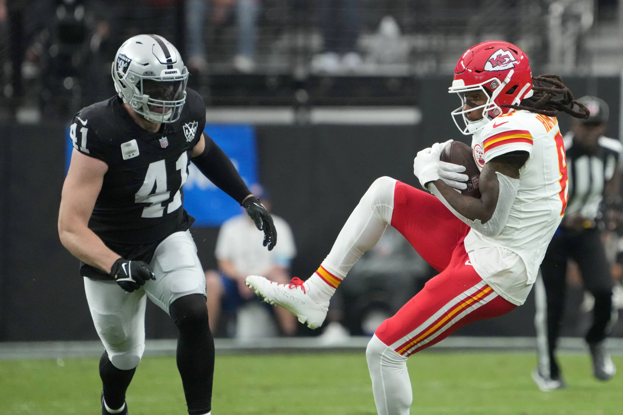 Kansas City Chiefs wide receiver DeAndre Hopkins catching a pass