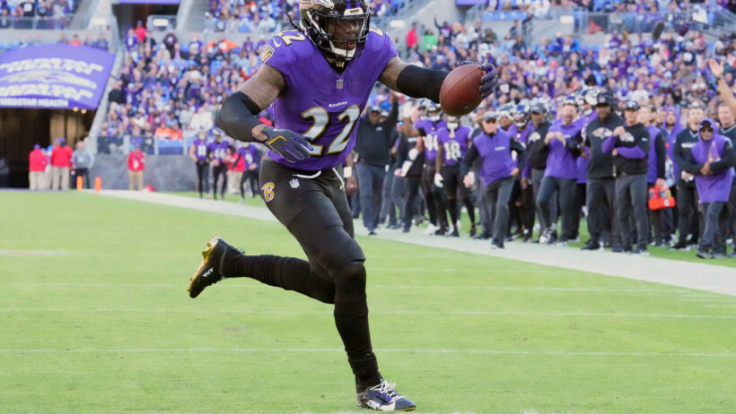 Baltimore Ravens running back Derrick Henry scoring a TD