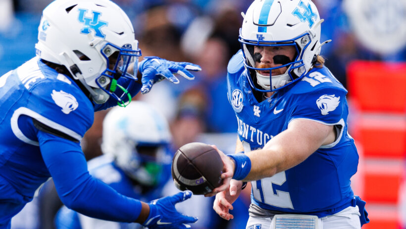 Kentucky Wildcats quarterback Brock Vandagriff hands the ball off to running back Demie Sumo-Karngbaye