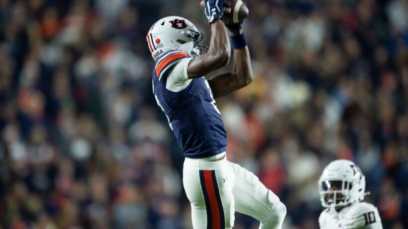 Auburn Tigers wide receiver Cam Coleman catching a pass