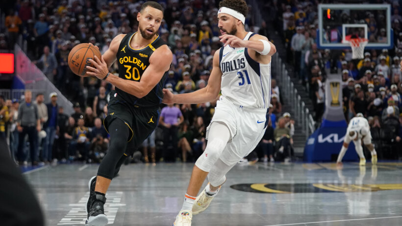 Golden State Warriors guard Stephen Curry drives to the hoop as Dallas Mavericks guard Klay Thompson defends