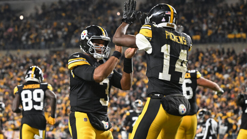 Steelers wide receiver George Pickens celebrates an 11 yard touchdown pass with quarterback Russell Wilson