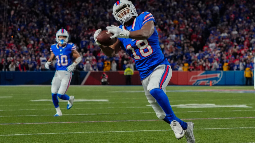 Buffalo Bills wide receiver Amari Cooper makes a catch against the Kansas City Chiefs