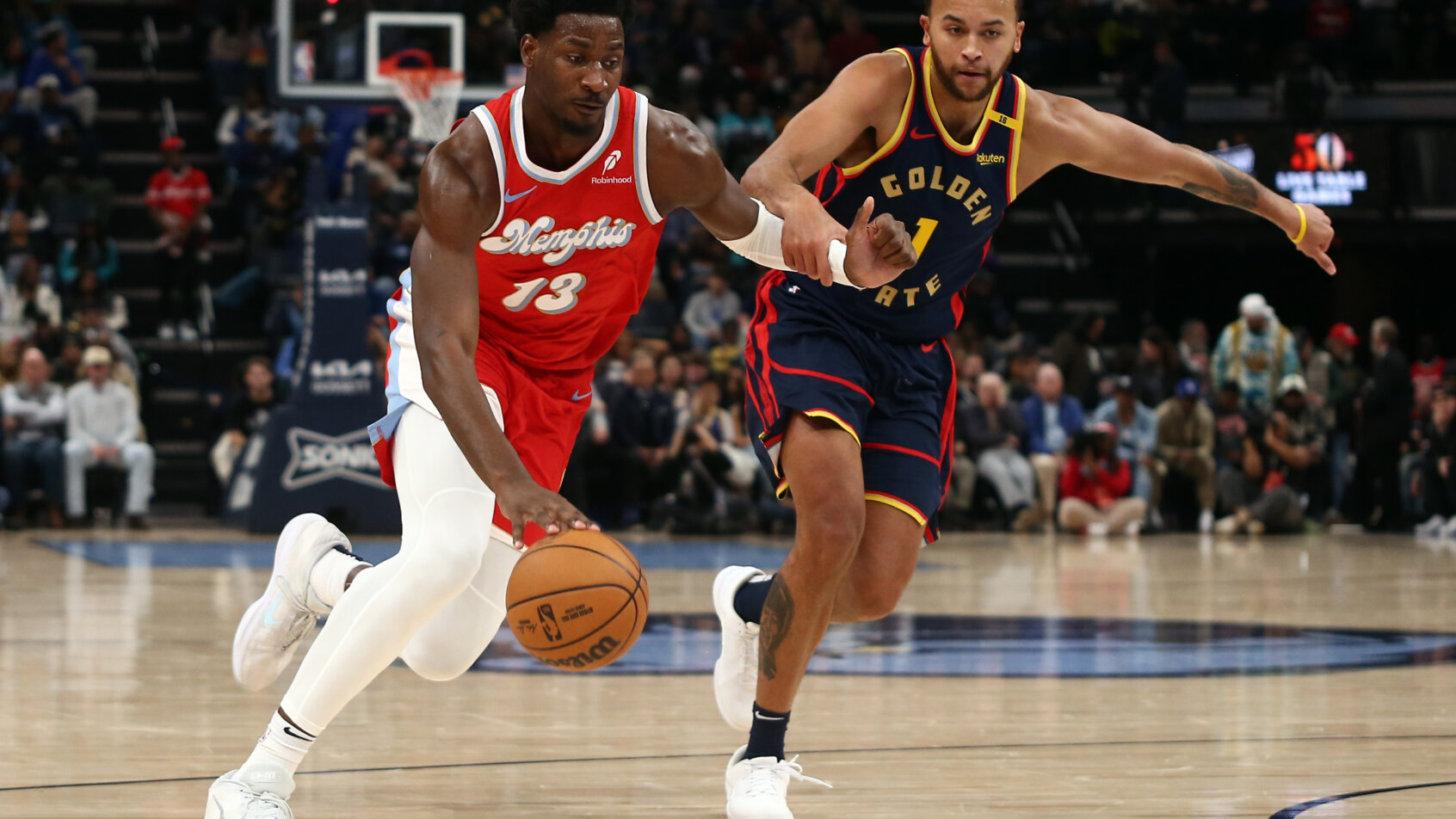 Memphis Grizzlies forward Jaren Jackson Jr. drives to the basket against Golden State Warriors forward Kyle Anderson