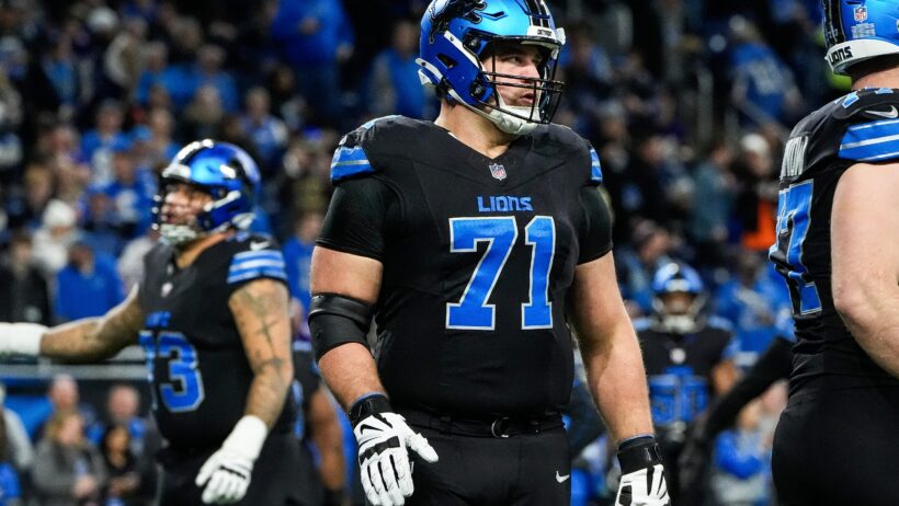Detroit Lions guard Kevin Zeitler on the field between plays