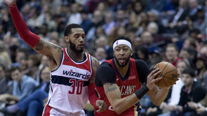 Anthony Davis drives to the hoop