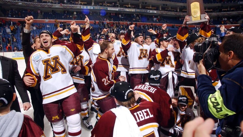 Minnesota Goden Gophers celebrating