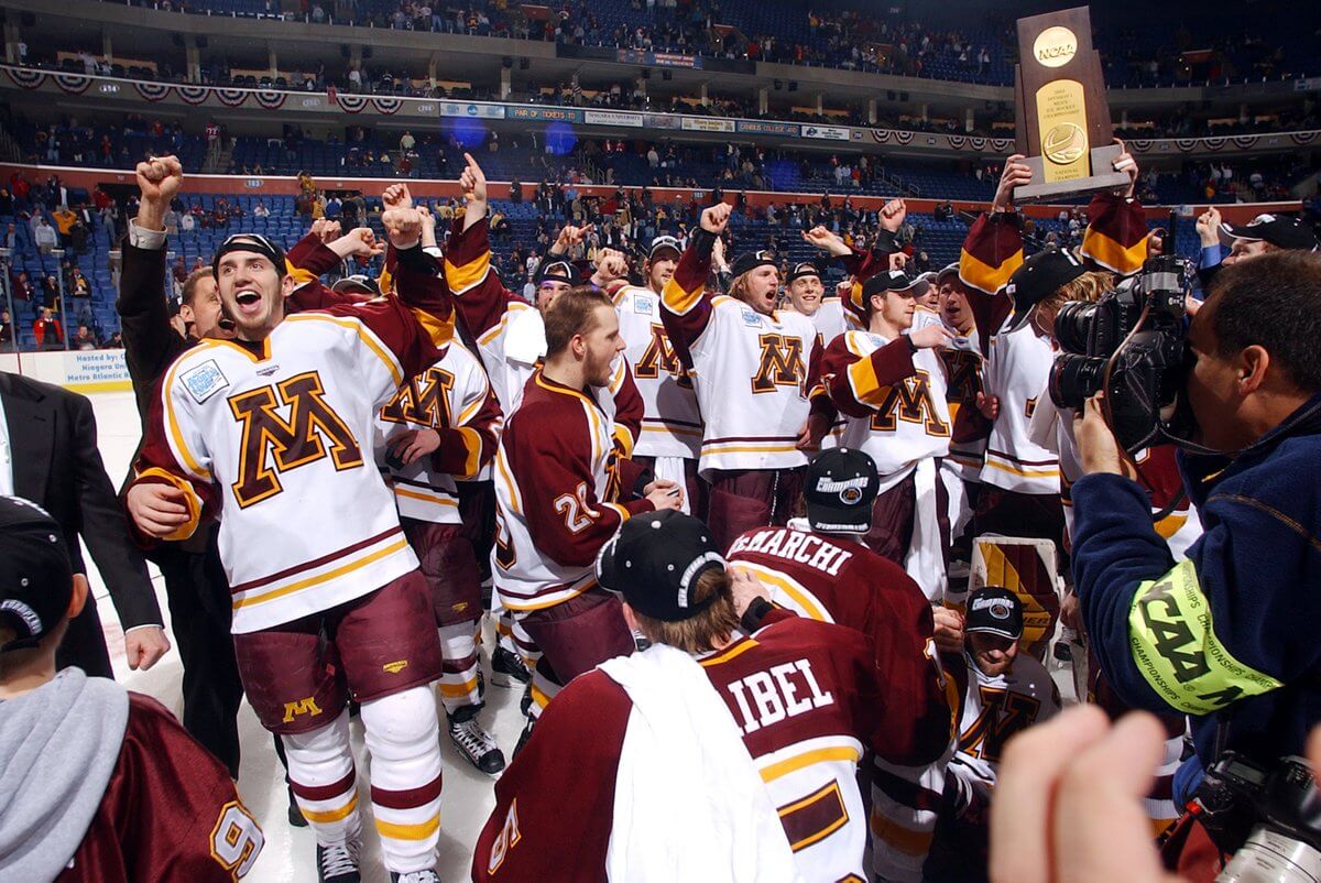 Minnesota Goden Gophers celebrating
