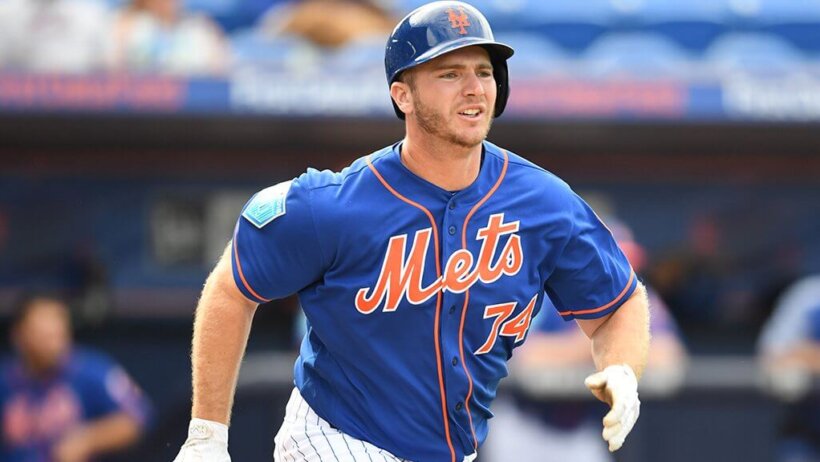 Peter Alonso runs to first base.