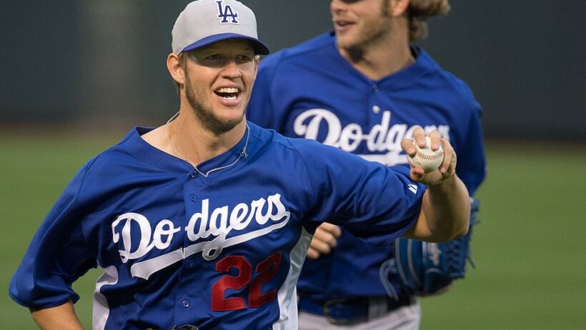 Dodgers pitcher Clayton Kershaw warming up.
