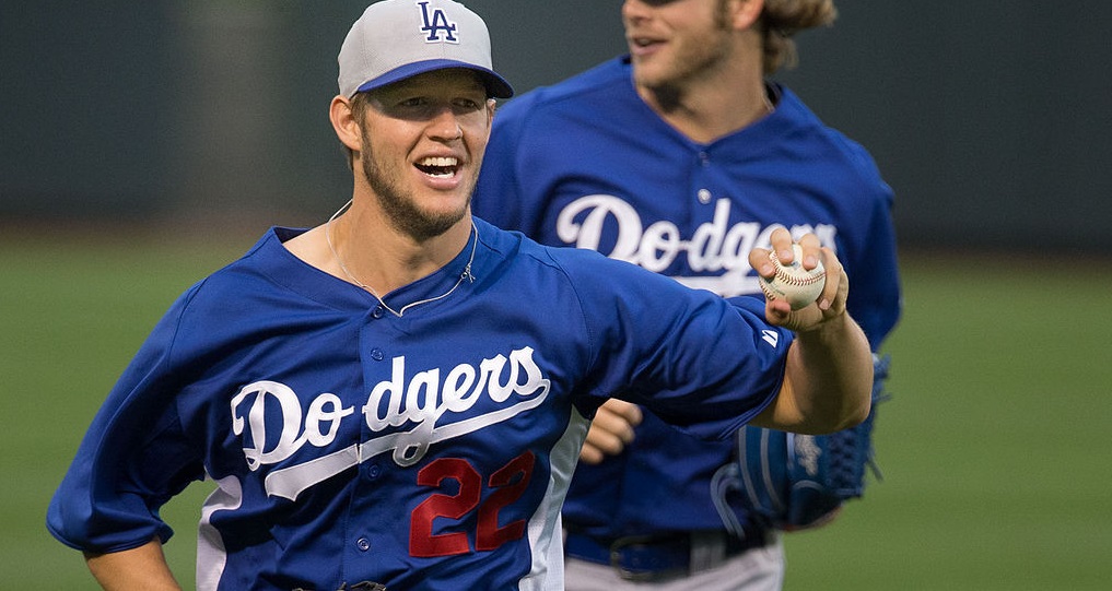 Dodgers pitcher Clayton Kershaw warming up.