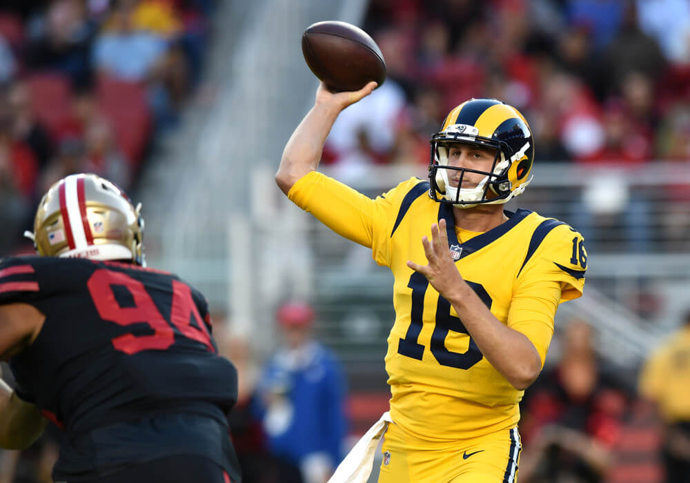 Jared Goff throwing