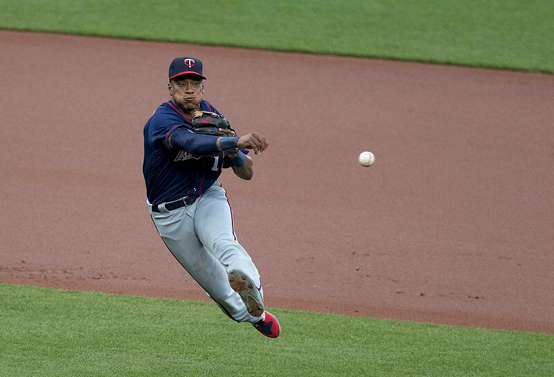 Jorge Polanco throwing to first base.