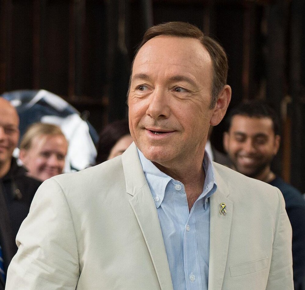 Kevin Spacey tours House of Cards set