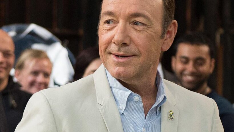 Kevin Spacey tours House of Cards set