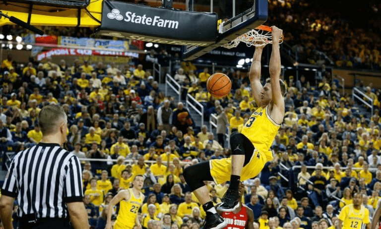Michigan forward Moritz Wagner dunking