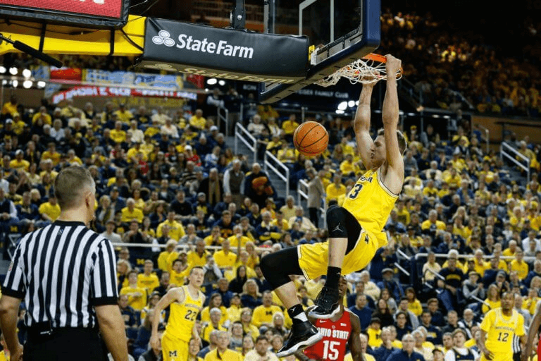 Michigan forward Moritz Wagner dunking
