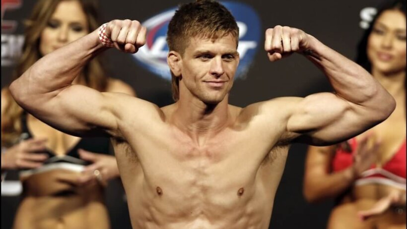 Mike Pyle at weigh-ins