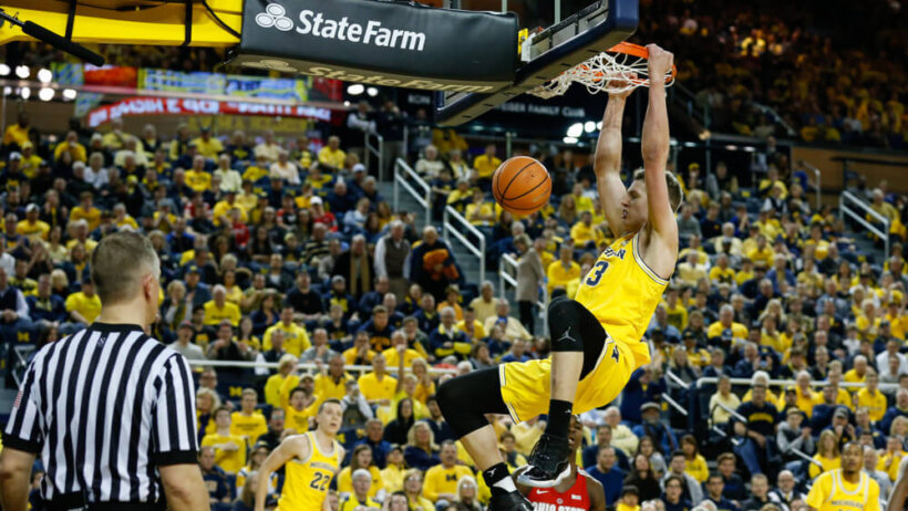 Michigan forward Moritz Wagner dunking vs Ohio State