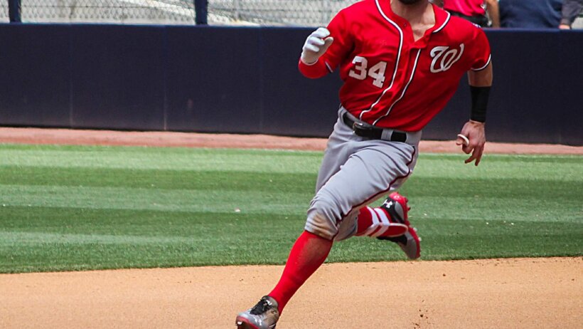 Bryce Harper rounding second