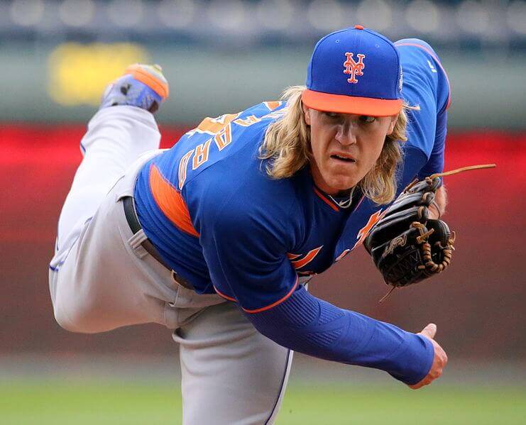 Noah Syndergaard delivering a pitch.