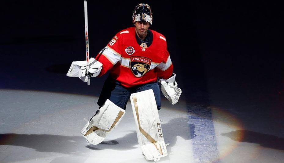 Panthers goalie Roberto Luongo saluting the crowd.