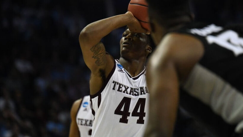 Texas A&M forward Robert Williams shoots a free throw.