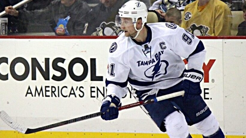 Steven Stamkos skating