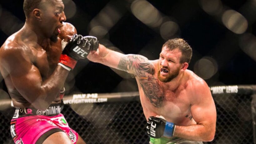 Ryan Bader throws a long cross at Phil Davis