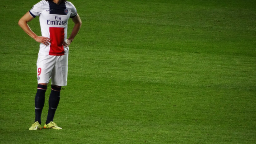 Cavani with a free kick