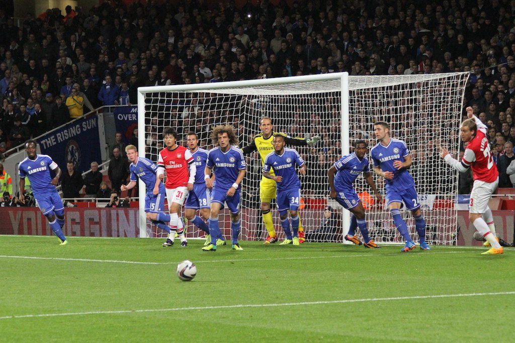 Chelsea defends against Arsenal
