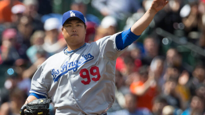 Hyun-Jin Ryu pitching for the Dodgers.