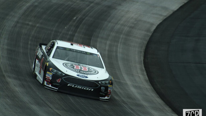 Kevin Harvick making the final turn.