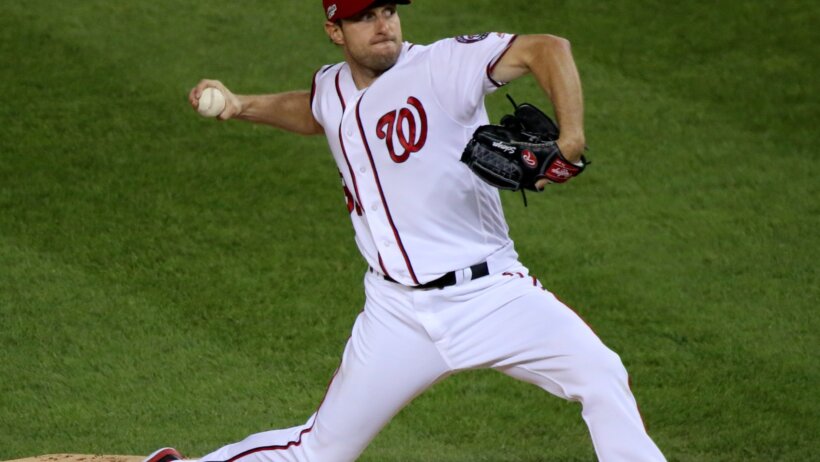 Max Scherzer throws a pitch.