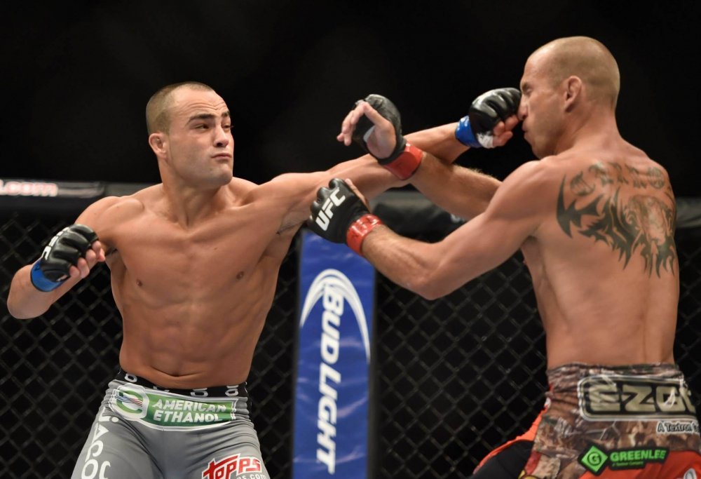 Eddie Alvarez punching Donald Cerrone