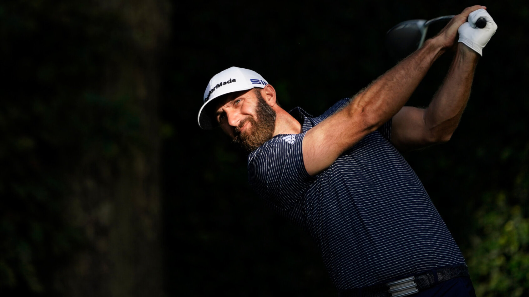 Dustin Johnson swinging