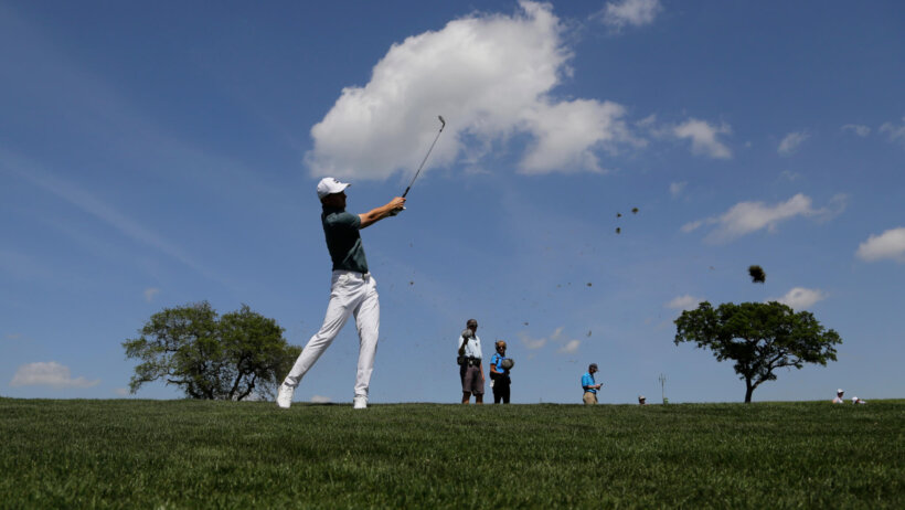 Spieth swinging