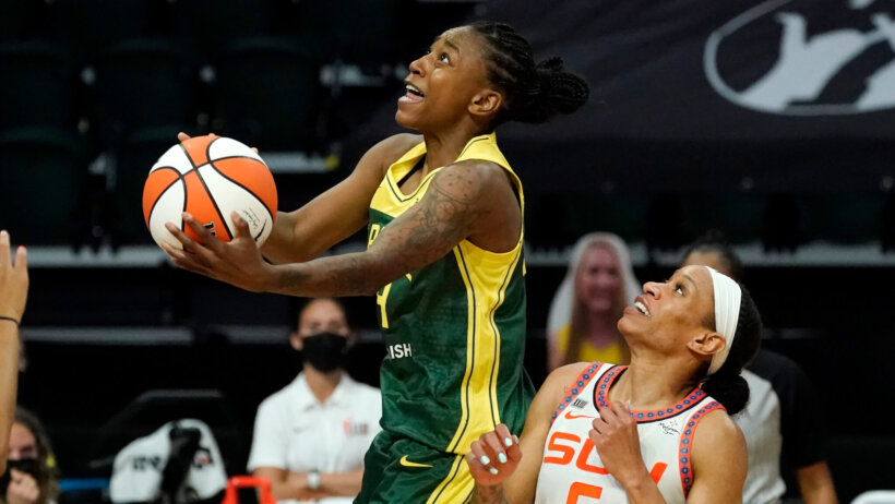 Jewell Loyd layup