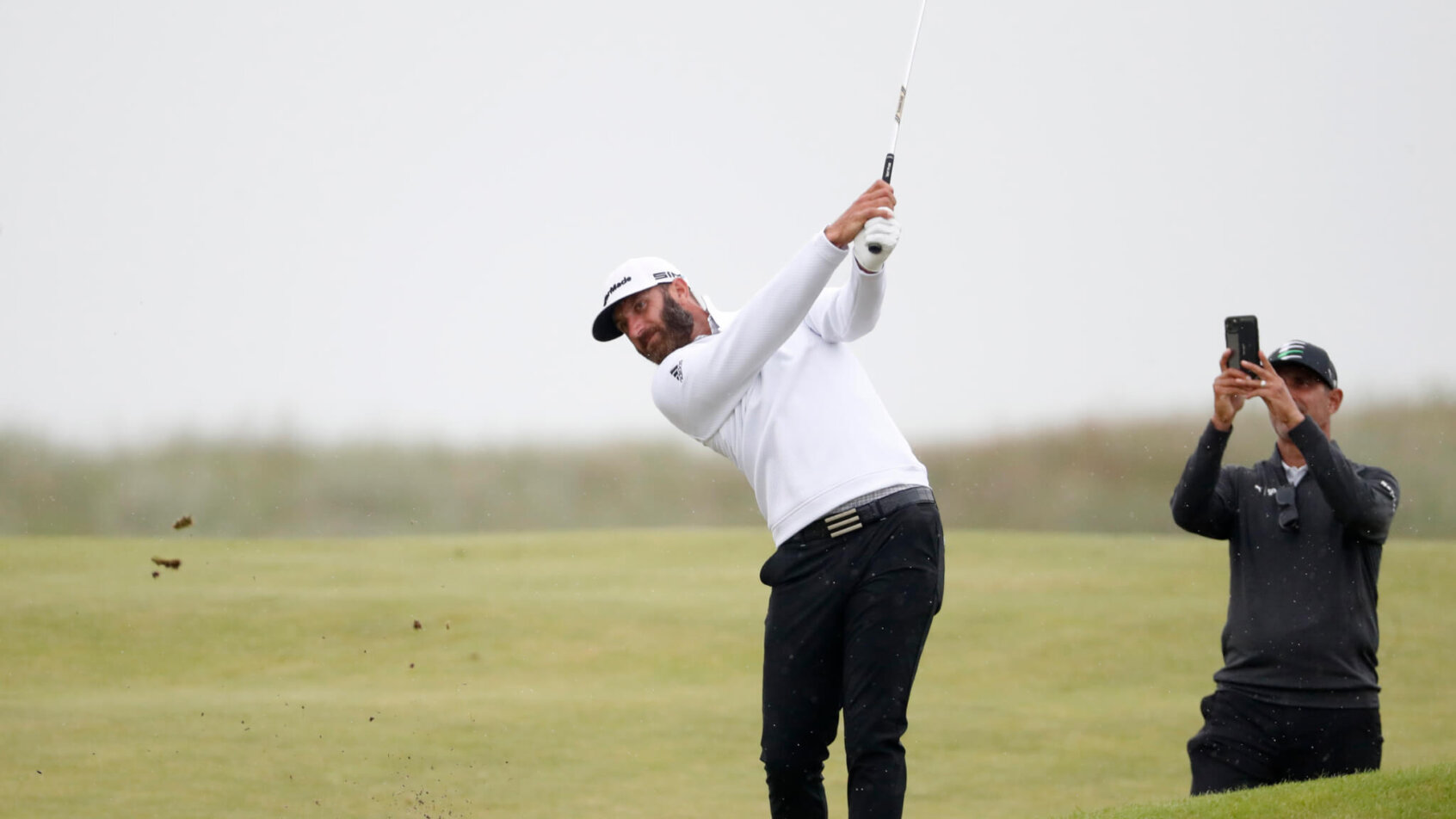Dustin Johnson swinging