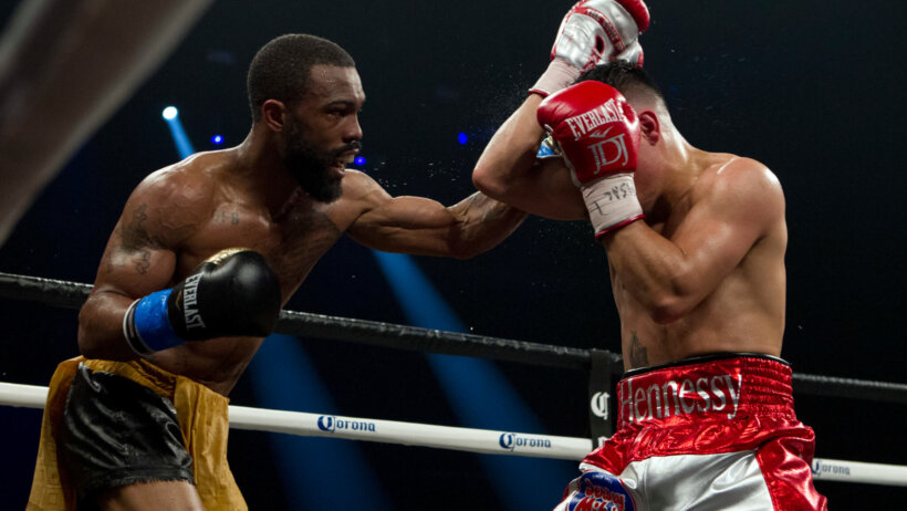Gary Russell Jr. vs Mark Magsayo odds