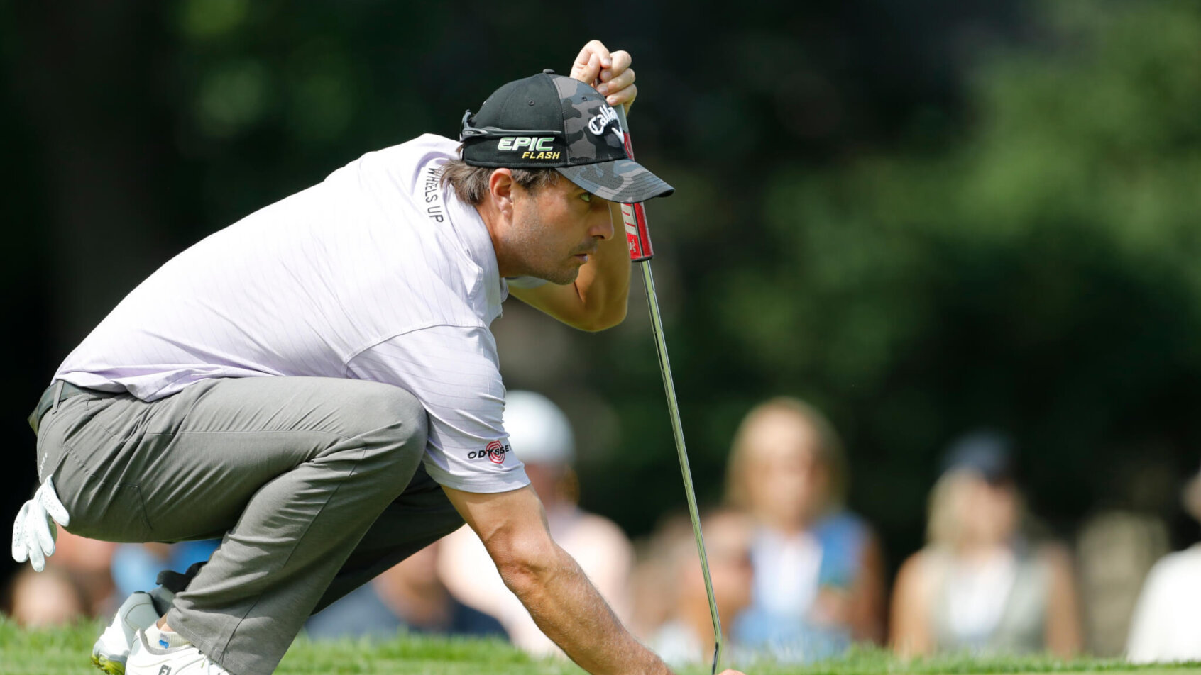 Kevin Kisner gets set for a putt