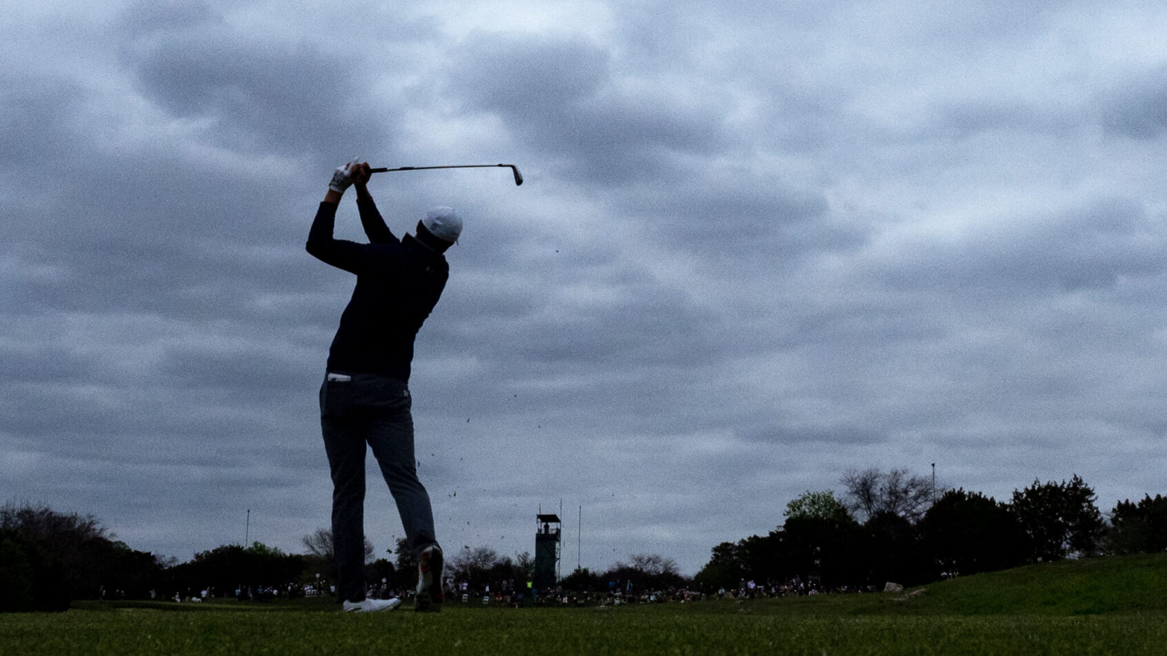 Spieth tees off