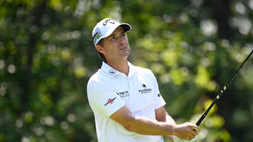 Kevin Kisner admires a tee shot
